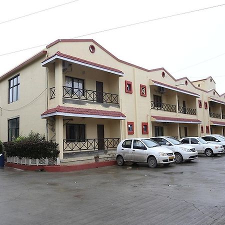 Leo Resorts Junagadh Exterior foto