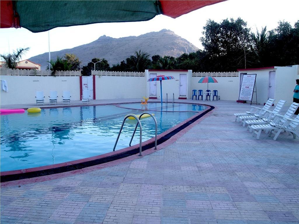 Leo Resorts Junagadh Exterior foto