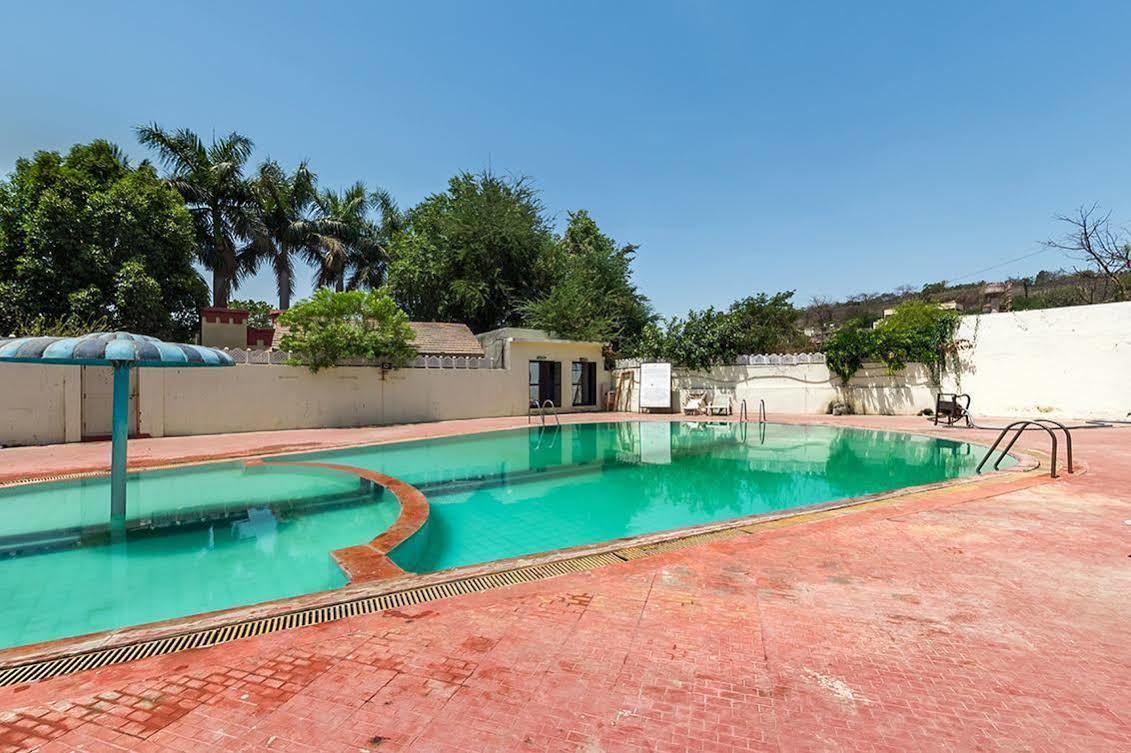 Leo Resorts Junagadh Exterior foto